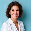 Retrato de la Dra. Elena Martínez, especialista en Medicina Preventiva